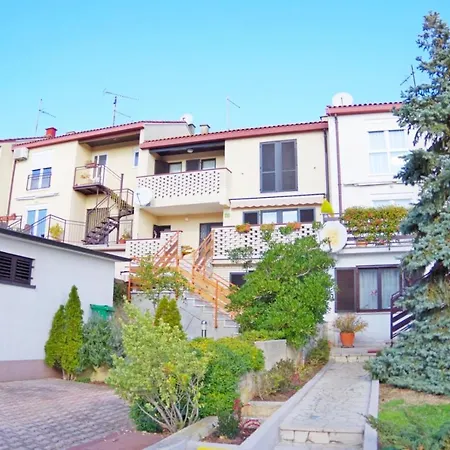 Jela Apartament *